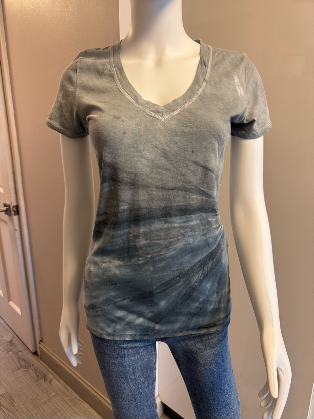 Aratta Women's Slate Blue V-Neck Short Sleeve Tee size Small